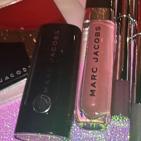 Marc Jacobs RED Cosmetics Bag 7 products bundle gift set (SALE🔥 - Picture 4 of 9